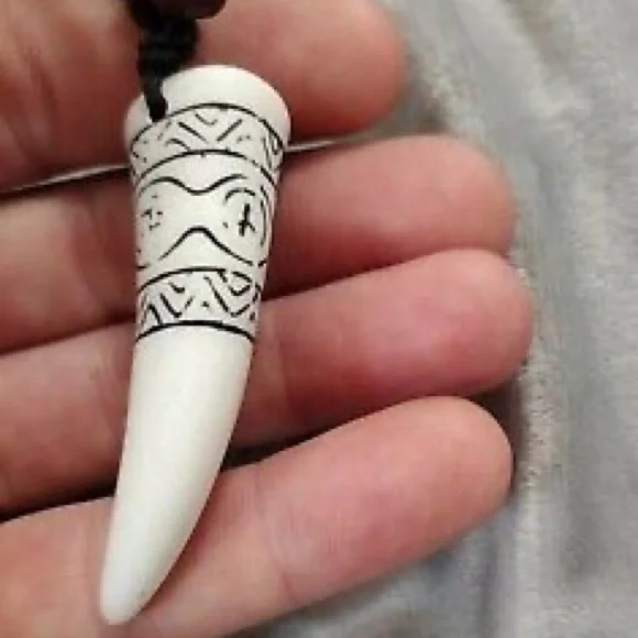 New Unisex White Carved Handmade Horn Wolf Fang Wood Beaded Leather Necklace - Picture 9 of 9